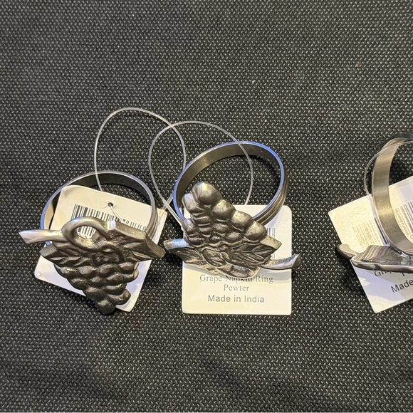 (6) Silver Grape Napkin Rings - Picture 5 of 8